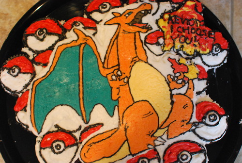http://pocketmonsters.co.il/wp-content/uploads/2011/09/pokemon-cake-charizard.jpg