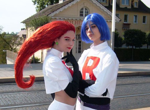 http://pocketmonsters.co.il/wp-content/uploads/2011/10/pokemon-costume-teamrocket.jpg